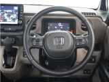 【Honda SENSING】 カメラ等装置で精度の高い検知能力を発揮、安全運転を支援します。ステアリング上のコントローラーに注目!