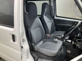 【運転席&助手席シートヒーター】背面と座面、両方から体を直接温めるので、冬場でも快適に運転ができます!