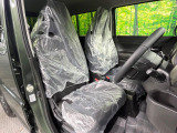 運転席シート廻りは使用感も少なく、良好な状態となっています。前オーナー様が丁寧に使っていたことがよくわかりますね。
