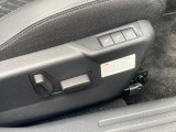 運転席にはパワーシートと電動ランバーサポートを装備しております。