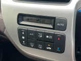 当社の中古車は、フロアマット付きで販売しておりません。中古車という特性上匂いや見栄えなどの状態が左右される為です。純正、Aftermarketの新品マットをご検討いただけます。予め得ご了承下さい。