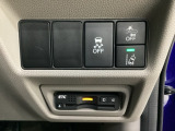Hondaセンシング用のVSA解除とレーンキープアシストシステムのメインスイッチなどはハンドルの右側に装備しています。その下にETCがついています。高速道路の料金所の通過も楽々です。