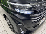 【LEDヘッドライト】悪天候や夜間走行時も良好な視界を確保し安心して運転できる高輝度LEDヘッドライトを装備!点灯速度が早く、消費電力も抑えられています。