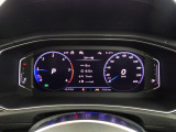 デジタル液晶メーター”Active Info Display”です。画面の切り替えは、ハンドルのボタンで簡単に操作ができます。