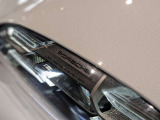 広い展示場には、さまざまな車両を展示しております。試乗など、お気軽にスタッフまでお声がけくださいませ。