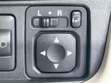 【電動格納ミラー】サイドミラーは電動格納式となっており、狭い駐車場でもキズがつくリスクを抑えられます。