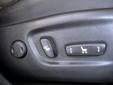 運転席です。パワーシート搭載。微妙な調整が手軽にでき、最適なポジションで運転することが可能です。