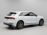 quattro(4WD)で雪道や滑りやすい道路はもちろんのこと日常の運転シーンでも安心と安全、さらにスポーティーなドライビング体験を提供します
