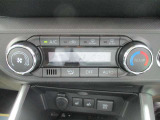 オートエアコンなので、お好みの温度に設定することで車内を快適にしてくれます。