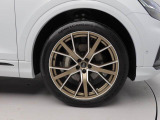 マットブロンズのAudi Sport製22インチホイール