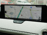 マツダコネクトの12.3インチワイドセンターディスプレイです。『Android Auto』『Apple CarPlay』や独自のコネクテッドサービスに対応したインターフェイスシステムです。