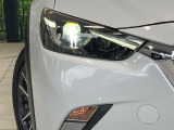 【LEDヘッドライト】悪天候や夜間走行時も良好な視界を確保し安心して運転できる高輝度LEDヘッドライトを装備!点灯速度が早く、消費電力も抑えられています。