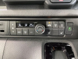 【シートヒーター】寒い日に重宝するシートヒーター!エアコンより早く温まってくれるので寒がりの人も安心ですね♪エアコンの温風は乾燥するから苦手、という方にもをおすすめです。