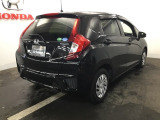 プライバシーガラスが装備されています。外を見るときには気にならずに、後方車両からは車内が見えにくい設計になっております。