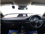 お車選びをお楽しみ頂けるよう、在庫車の展示スペースを十分に確保しております。