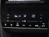 車内を快適に、オートエアコンを装備してます。