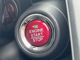 【プッシュエンジンスタート/ストップスイッチ】Hondaスマートキーを携帯していればスイッチを押すだけで、エンジンの始動・停止が可能。キーをバッグから取り出して差し込む手間がいりません。