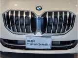 【キドニーグリル】BMWは約90年もの間、ほぼ全ての車両にひと目でBMWだと分かるこの特徴的なフロントグリルが備えられ、デザイン・アイコンとして親しまれてきました。