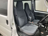 【運転席&助手席シートヒーター】背面と座面、両方から体を直接温めるので、冬場でも快適に運転ができます!