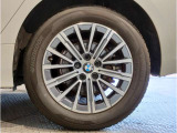 【BMWアロイホイル】軽量かつ強度に拘ったアロイホイル。走行性能ポテンシャルを引き出す設計。車の足元を引き締めてくれる大きなポイントはアロイホイルです。