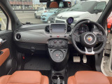 イタリア車ならではの美しさ、走りへのこだわりを感じるインテリアデザイン!