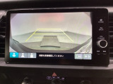 バックでの車庫入れも安心です! リアカメラが付いているバックモニター付のナビを装備しております。操作線もついており距離感も画面から確認できます。
