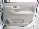 中古車だからこそオススメのボディーコーティング!!ボディ全体を磨く下地処理から丁寧に行い、細かい傷や水垢等の汚れを奇麗にしてから施工いたします!!ビフォー・アフターがハッキリとお判りいただけます!