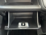 【 グローブボックス 】小物の収納が可能です!