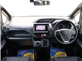 お車選びをお楽しみ頂けるよう、在庫車の展示スペースを十分に確保しております。