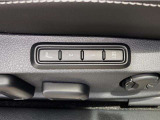 フロントシートは電動アシストタイプ。プリセットメモリー機能を装備し、ご家族で運転交代される際も、ポジション調整の手間がかかりません。