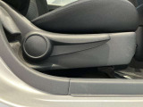 運転席シートリフターも付いているので乗る方の身長に合わせて調整が可能です♪