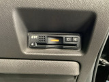 ハンドルの右下にETCがついています。高速道路の料金所の通過も楽々です!。 カードの取り出しもしやすい場所についています。