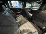 車両は屋内展示しておりますので天候に関係なくごゆっくりコンディションご確認頂けます。車両を倉庫へ保管している場合が御座いますのでご来店前に在庫確認頂けると幸いです。TEL072-784-8800