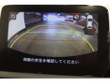 【バックカメラ】後方の映像がモニターで確認できます。駐車が苦手な方にお勧めの補助機能です。