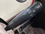 【オートライト】周りの明るさに応じて自動でヘッドライトの点灯・消灯ができる機能です!ライトの付け忘れ・消し忘れなどが無くなり、雨の日や夕方の走行も安心!トンネル通過時も便利ですね♪
