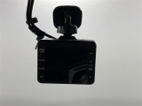 【ドライブレコーダー】映像・音声などの運転中の記録を残します。事故などを起こした起こされた時の証拠になりえますので、もしも時でも安心ですね。