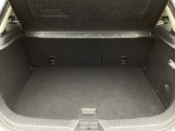 ラゲッジルーム内の凹凸をなくす事でスッキリした広がりを造りだし、荷物がスムーズに出し入れできる気持ちよさ、使い易さを実現!