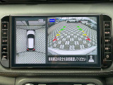 アラウンドビューモニター。前後左右の4つのカメラで車を上から見たような映像をナビ画面に映すので人や物を確認できとても安全です。