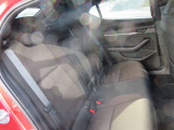 G-ベクタリングコントロールプラス(GVCPlus)は、ドライバーの素早いハンドル操作に対する車両の追従性を高めるとともに挙動の収束性をサポートします。特に後部座席では、揺れが少なく感じられます。