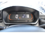 視認性の高いメーター、運転に集中できます