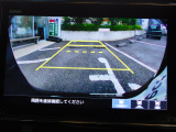 後退や車庫入れなどに後方の安全確認をサポートしてくれるバックカメラが搭載されております。出庫時に左右から接近する車両の確認もできますので、便利で安心な装備の1つですね♪