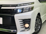 【LEDヘッドライト】悪天候や夜間走行時も良好な視界を確保し安心して運転できる高輝度LEDヘッドライトを装備!点灯速度が早く、消費電力も抑えられています。