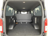 【トランク】積み込みやすくて、たっぷり積める荷室です。シートアレンジできるものは、乗車人数と荷物の量や大きさによってシートを動かすことができるので、より快適なドライブが可能です!