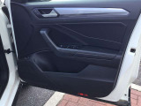 運転席ドアトリムには目立つ傷などはなく綺麗な状態です。