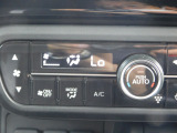 オート機能付きカーエアコンを装備しておりますので、お好みの車内温度でいつでも快適にお過ごしいただけます。