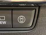 【スマートブレーキサポート】走行中に前方の車両等を認識し、衝突しそうな時は警報とブレーキで衝突回避と被害軽減をアシスト。より安全にドライブをお楽しみいただけます。