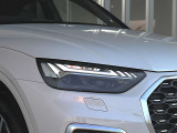 ●一目でAudiとわかる特徴的なシングルフレームグリル・LEDランプ。精悍なフロントマスクからAudiのスマートで上品なブランドを連想させてくれます。女性にも大変ご好評頂いております。