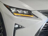 【三眼LEDヘッドライト】スタイリッシュな見た目の三眼LEDヘッドライトを装備♪スタイルだけでなく、夜間の走行も視界良好で安心してお乗りいただけます。