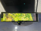 【インテリジェントルームミラー】後席の大きな荷物や同乗者で後方が確認しづらい時でも安心!カメラが撮影した車両後方の映像をルームミラー内に表示。クリアな視界で状況の確認が可能です!