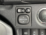 【電動格納ミラー】運転席のスイッチで、ドアミラーの開閉や角度の調整ができます。